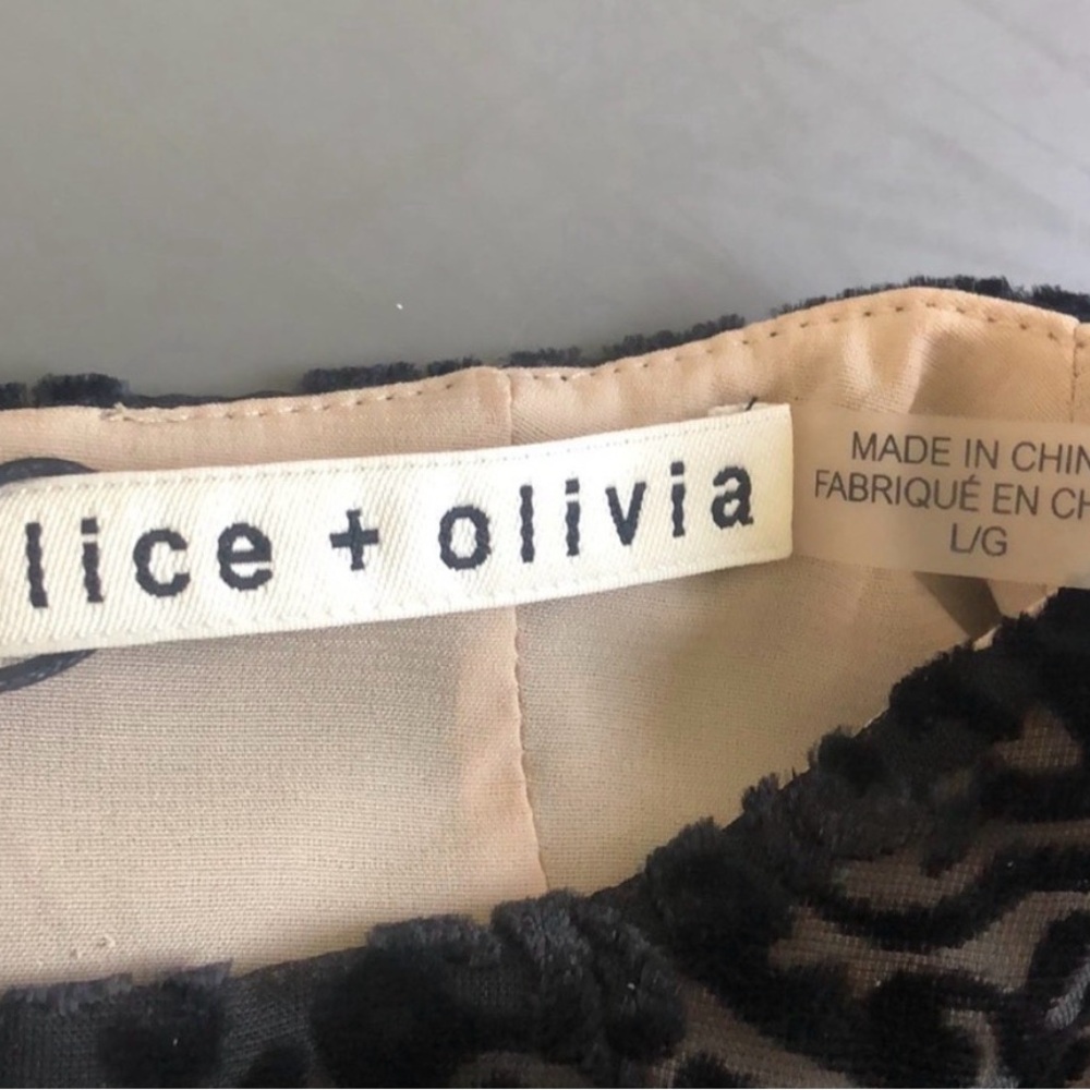 Alice + Olivia Black Burnout Cold-Shoulder Velvet Top - Picture 4 of 5